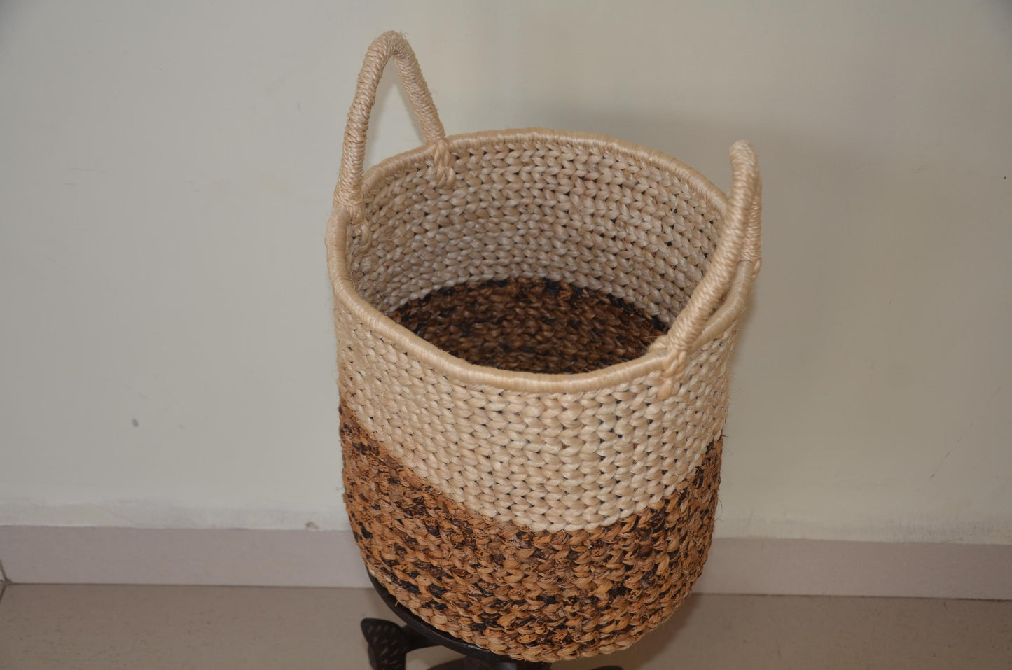 Hand-Woven Sisal Basket – Two-Tone Natural Fiber Storage Tote Organizer