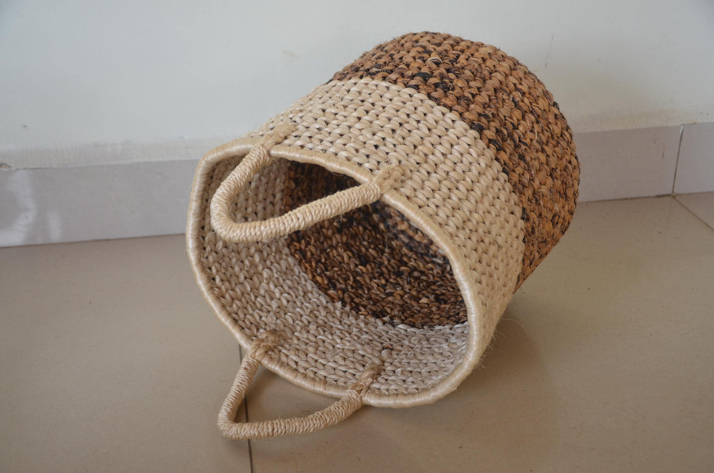 Hand-Woven Sisal Basket – Two-Tone Natural Fiber Storage Tote Organizer