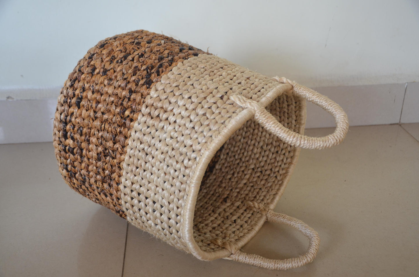 Hand-Woven Sisal Basket – Two-Tone Natural Fiber Storage Tote Organizer