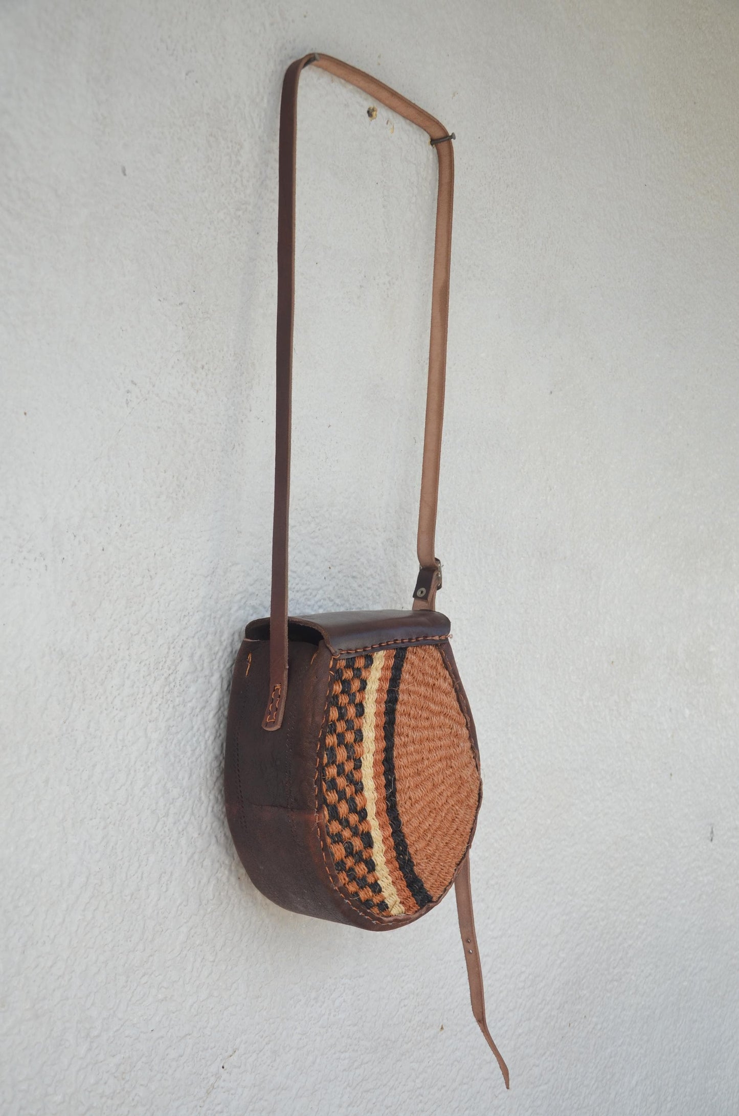 Handwoven Sisal Crossbody Bag | Artisan Boho Shoulder Bag | Leather-Trimmed Purse